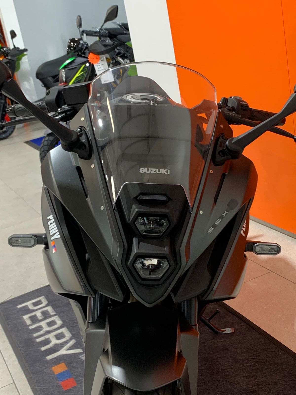 2025 SUZUKI GSX8-R