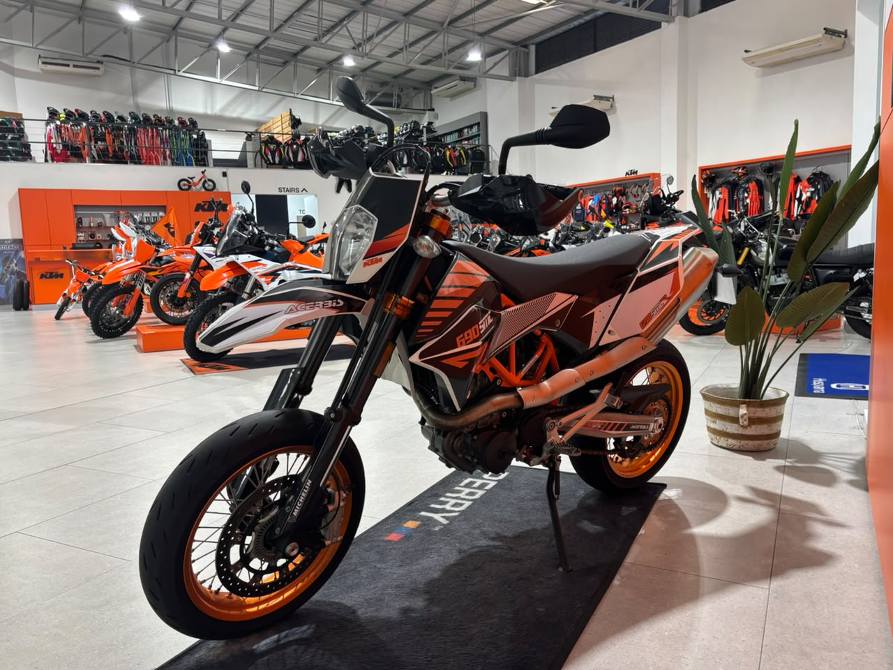 2017 KTM 690 SMC-R