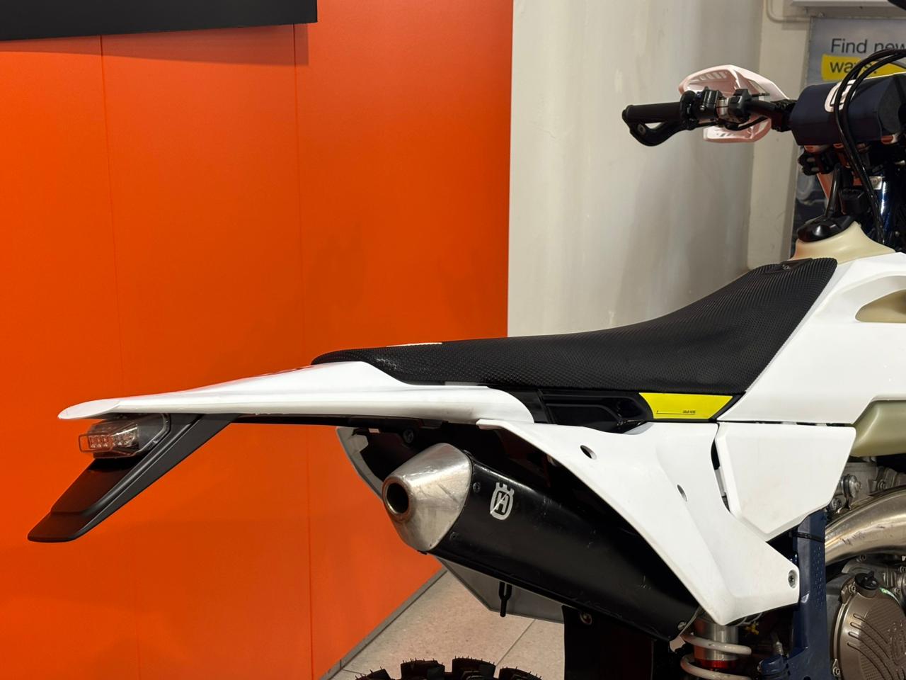 2025 Husqvarna TE 300