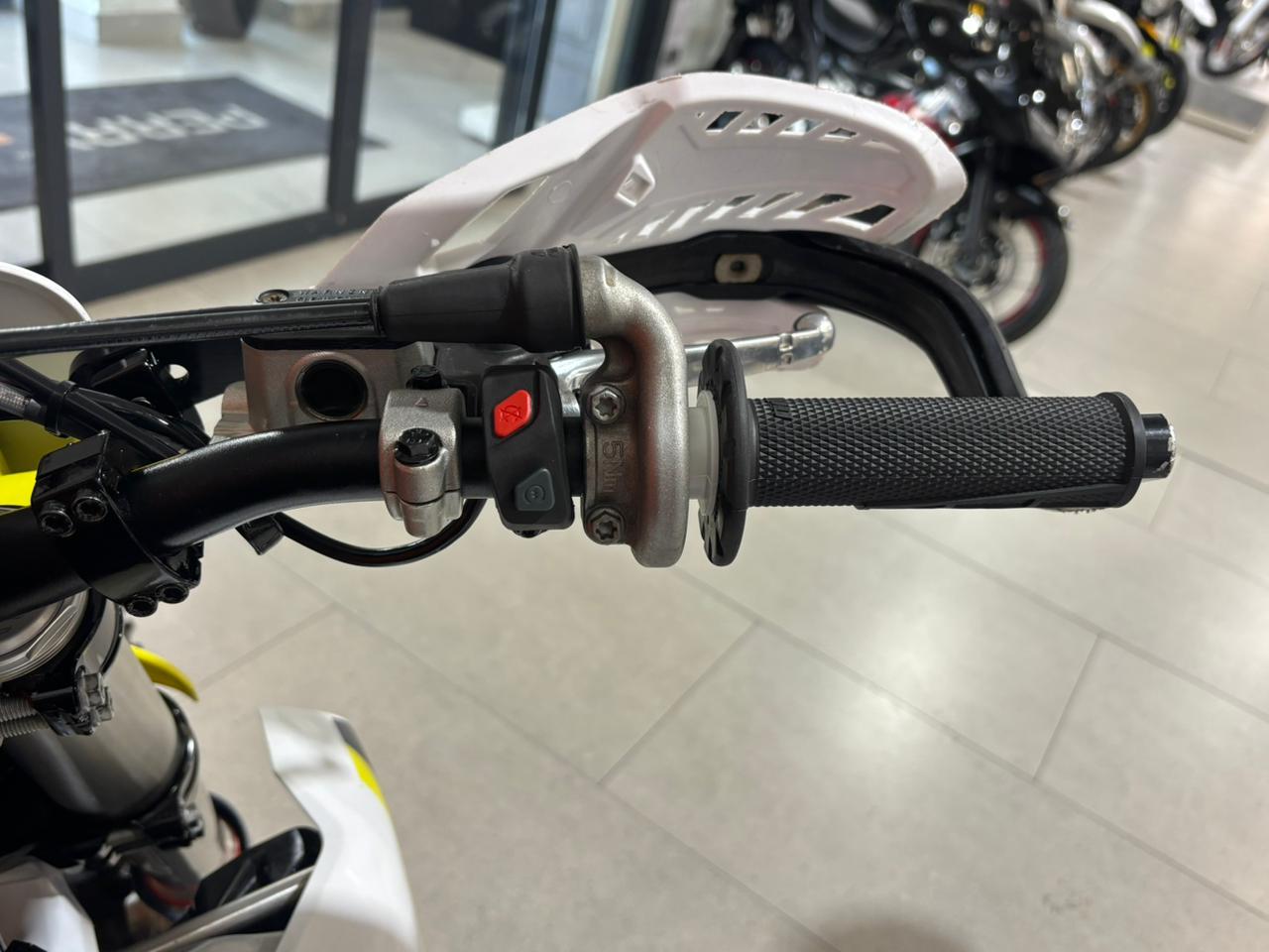 2025 Husqvarna TE 300